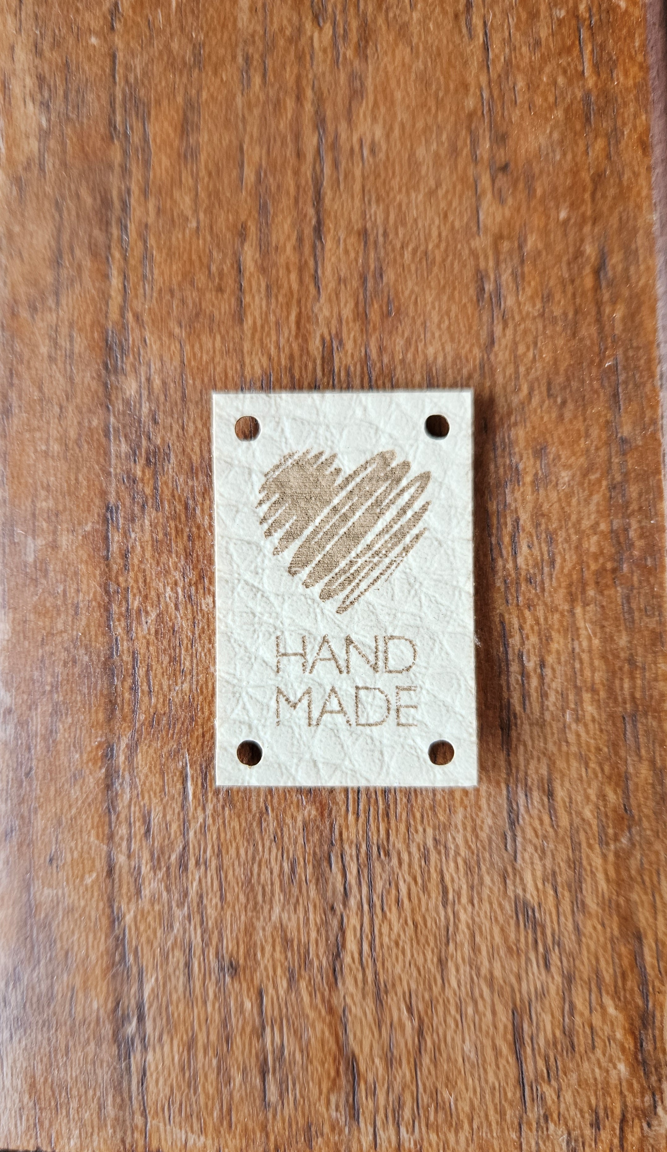 cedulka HAND MADE  srdce ekokůže 20 x 30 mm KRÉMOVÁ